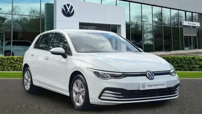 Used VW Golf VIII Life 110 HP (80 kW) 2023 White Hatchback