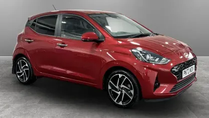 Used Hyundai i10 Premium 67 HP (49 kW) 2023 Red Hatchback