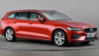 Used Volvo V60 Momentum 150 HP (110 kW) 2019 Red Estate