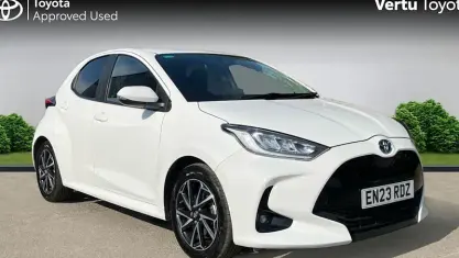 Used Toyota Yaris Design 116 HP (85 kW) 2023 White Hatchback