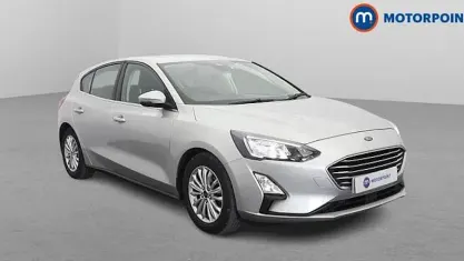 Usado Ford Focus Titanium 125 HP (91 kW) 2020 Prateado Citadino
