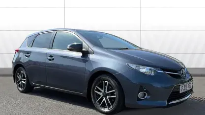 Used Toyota Auris Multidrive S 132 HP (97 kW) 2014 Blue Hatchback