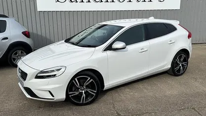 Used Volvo V40 R-Design 152 HP (111 kW) 2018 White Hatchback