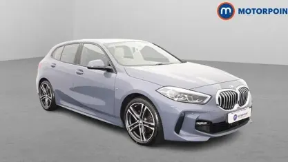 Usado BMW 118 M Sport 136 HP (100 kW) 2021 Cinzento Citadino