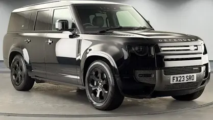 Used Land Rover Defender SE Dynamic 300 HP (220 kW) 2022 Santorini black SUV