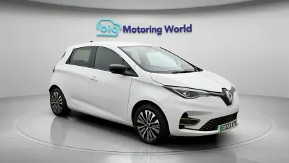 Used Renault Zoe Techno 100 kW (136 HP) 2023 White Hatchback
