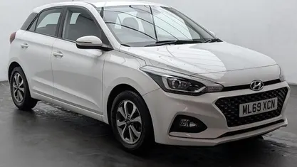 White Used 2019 Hyundai i20 SE Hatchback | £11,450 (Fair price)