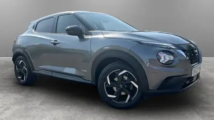 Begagnad Nissan Juke N-Connecta 143 HK (105 kW) 2023 Grå SUV