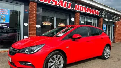 Używany Vauxhall Astra 125 KM (91 kW) 2019 Czerwony Hatchback