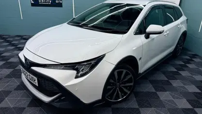 Used Toyota Corolla Edition 184 HP (135 kW) 2021 White Estate