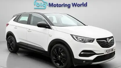 Begagnad Vauxhall Grandland X Sport 131 HK (96 kW) 2019 Vit SUV