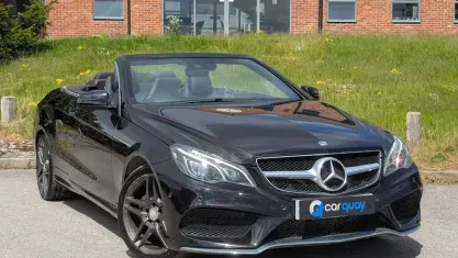Usado Mercedes E220 AMG line 177 CV (130 kW) 2015 Negro Descapotable