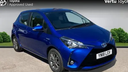 Begagnad Toyota Yaris Hybrid 101 HK (74 kW) 2020 Halvkombi