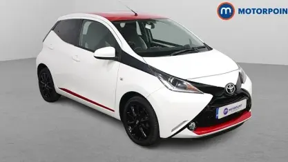 Usado Toyota Aygo x-press 69 HP (50 kW) 2018 Branco Citadino
