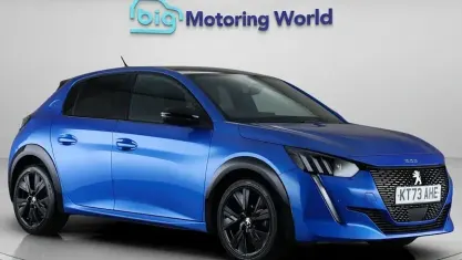 Second-hand Peugeot 208 GT 102 CP (75 kW) 2023 Albastru Hatchback