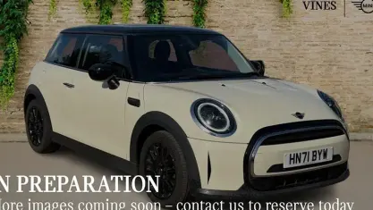 Used Mini Cooper Classic 136 HP (100 kW) 2021 White Hatchback