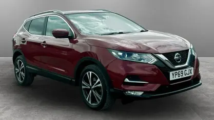 Used Nissan Qashqai N-Connecta 140 HP (102 kW) 2019 Red SUV