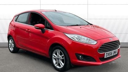 Używany Ford Fiesta Zetec 101 KM (74 kW) 2016 Czerwony Hatchback