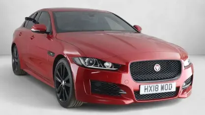 Used Jaguar XE Ingenium 200 HP (147 kW) 2018 Red Sedan