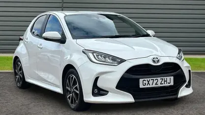 Used Toyota Yaris Design 116 HP (85 kW) 2022 White Hatchback