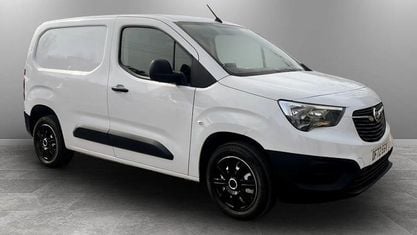 Used Vauxhall Combo 101 HP (74 kW) 2022 White MPV
