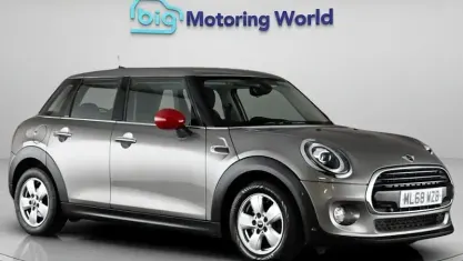 Używany Mini Cooper Hatch 136 KM (100 kW) 2018 Srebrny Hatchback