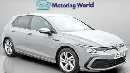 Second-hand VW Golf VIII R-line 150 CP (110 kW) 2023 Gri Hatchback