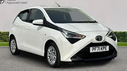 Begagnad Toyota Aygo X-play 72 HK (52 kW) 2021 Vit Halvkombi