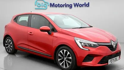 Used Renault Clio V Iconic 90 HP (66 kW) 2022 Red Hatchback