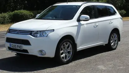 Used Mitsubishi Outlander P-HEV 200 HP (147 kW) 2015 White Estate