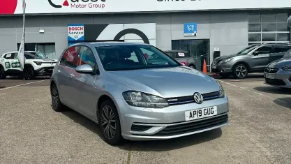 Used VW Golf VII SE 131 HP (96 kW) 2018 Silver Hatchback
