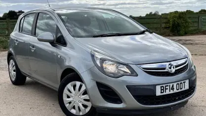 Used Vauxhall Corsa Design Edition 101 HP (74 kW) 2014 Silver Hatchback