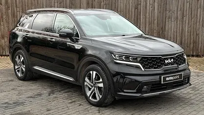 Black Used 2022 Kia Sorento SUV | £24,299 (Fair price)