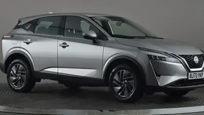 Begagnad Nissan Qashqai Acenta Premium 158 HK (116 kW) 2023 Silver SUV