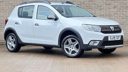 Used Dacia Sandero Essentiel 90 HP (66 kW) 2019 White Hatchback