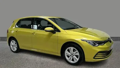 Used VW Golf VIII Life 150 HP (110 kW) 2023 Yellow Hatchback