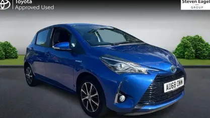 Used Toyota Yaris 101 HP (74 kW) 2018 Blue Hatchback