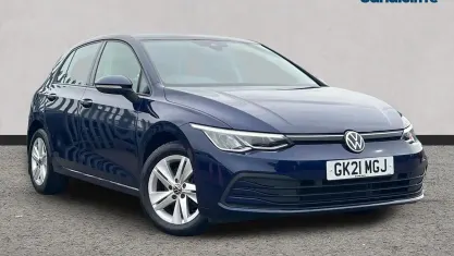 Used VW Golf VIII Life 130 HP (95 kW) 2024 Blue Hatchback