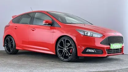 Used Ford Focus ST 250 HP (183 kW) 2016 Red Hatchback