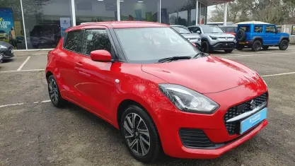 Begagnad Suzuki Swift SZ-L 83 HK (61 kW) 2023 Röd Halvkombi