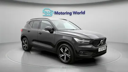 Używany Volvo XC40 R-Design 163 KM (119 kW) 2020 Czarny SUV