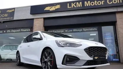 Begagnad Ford Focus ST 280 HK (205 kW) 2020 Vit Halvkombi
