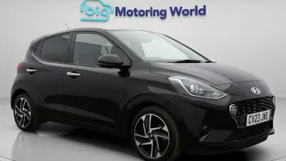 Używany Hyundai i10 Premium 84 KM (61 kW) 2023 Czarny Hatchback