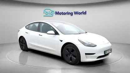 White Used 2022 Tesla Model 3 RWD Sedan | £19,600 (Fair price)