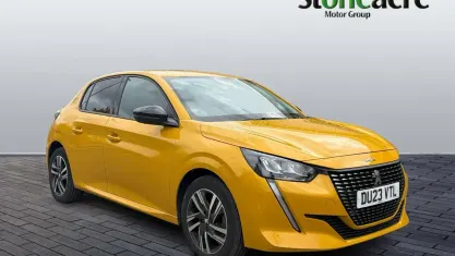 Used Peugeot 208 Allure+ 131 HP (96 kW) 2023 Yellow Hatchback