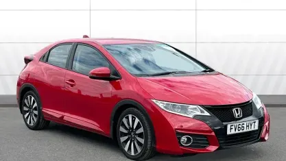 Käytetty Honda Civic SE Plus 142 HP (104 kW) 2016 Punainen Viistoperä