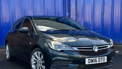 Used Vauxhall Astra Design Edition 125 HP (91 kW) 2016 Green Hatchback
