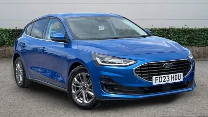Gebraucht Ford Focus Titanium 125 PS (91 kW) 2023 Blau Kleinwagen