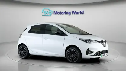 Used Renault Zoe Techno 100 kW (136 HP) 2023 White Hatchback