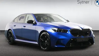 Nouă BMW M5 727 CP (534 kW) 2025 Berlinǎ